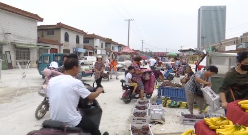 临沂罗庄区：规范“马路市场”提升城市形象