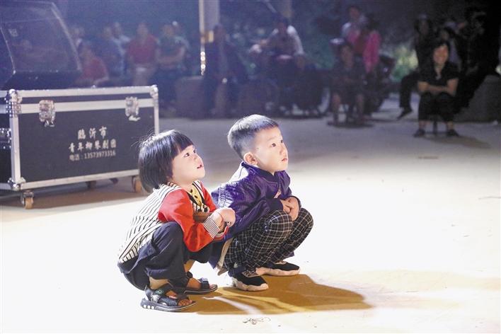 临沂市在农村实施“一村一年一场戏”免费送戏工程