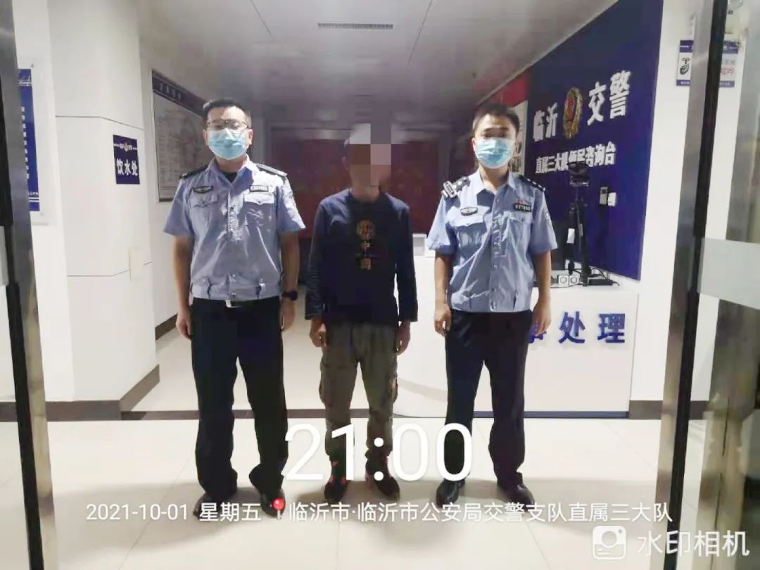 献礼国庆！临沂公安交警抓获两名上网逃犯