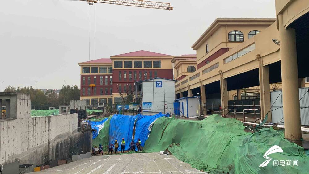 问政追踪｜临沂沂河实验小学操场迟迟未建成，当地将开通绿色通道，年底前建成操场