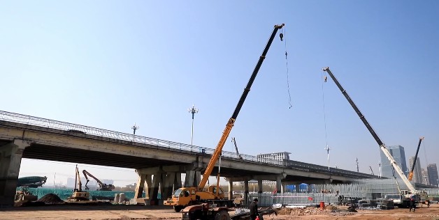 「开局“十四五”开启新征程」临沂北京路沂河桥及两岸立交改造工程：千斤顶顶起一座桥