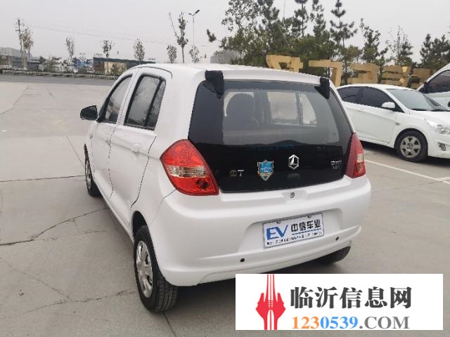 极品雷丁电动轿车，