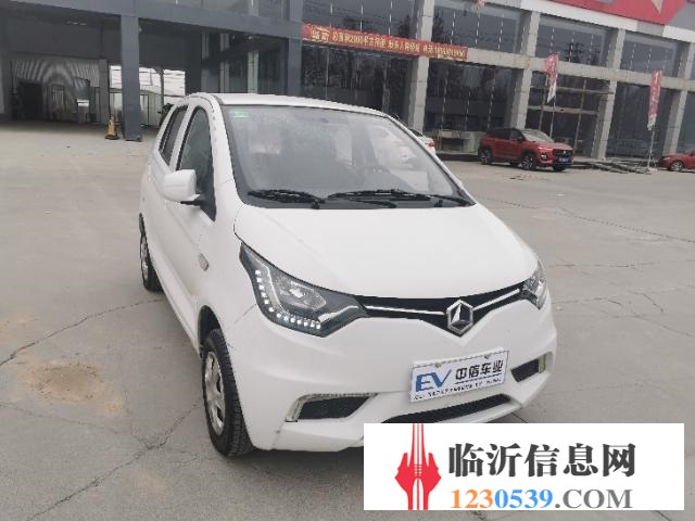 极品雷丁电动轿车，