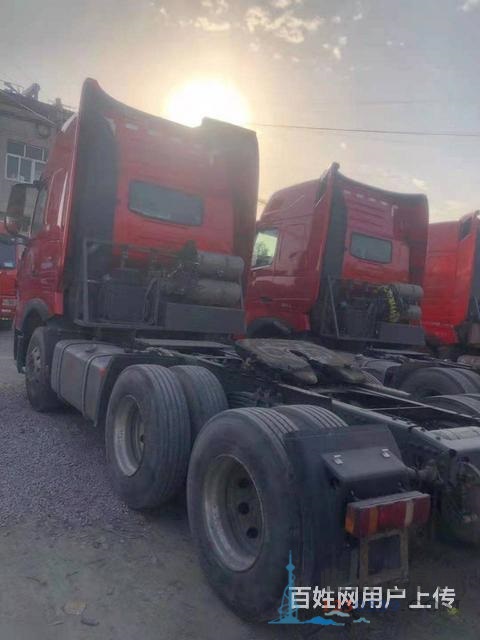 低价出售二手豪沃牵引车 440马力国五 双驱轻体
