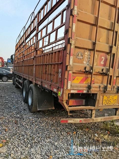三年半的乘龙H7前四后八9米6 高栏货车 国5