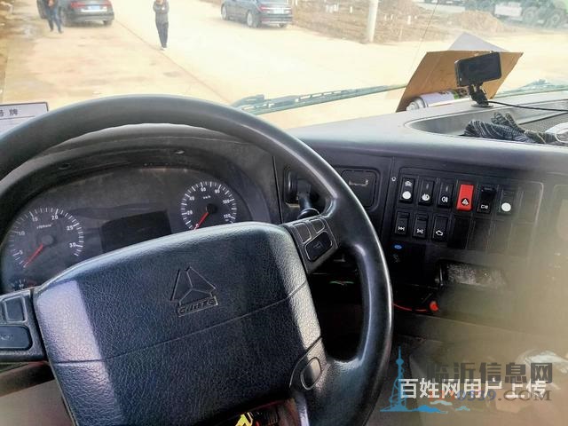 出售18年二手豪沃渣土车 后八轮 5.6米U型大箱