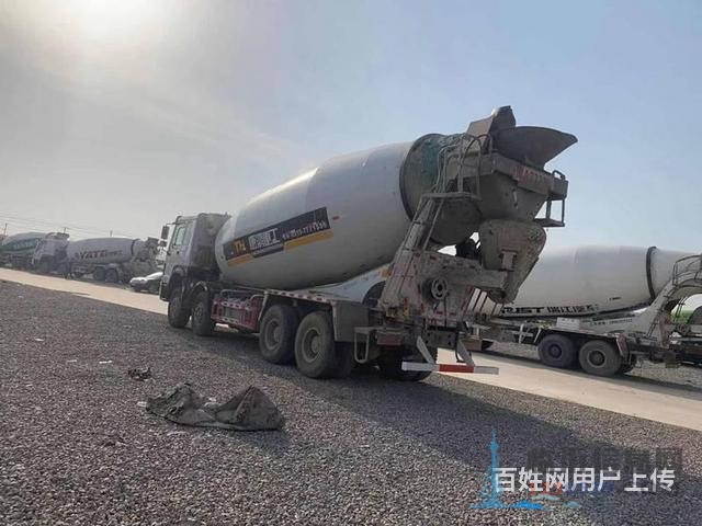 出售18年二手豪沃大20方搅拌车380马力国五