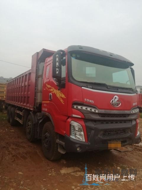 轻量化乘龙H7前四后八7.6米自缷车