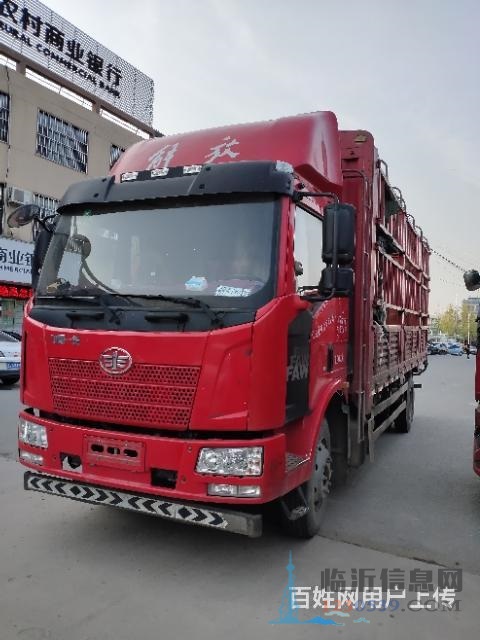 解放J6L6.8米高栏六缸八速
