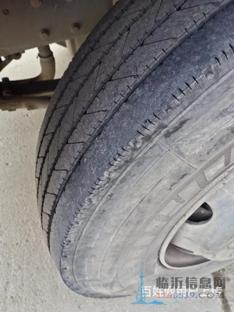 解放J6L6.8米高栏六缸八速