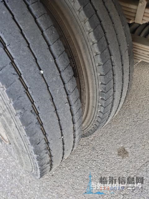 解放J6L6.8米高栏六缸八速