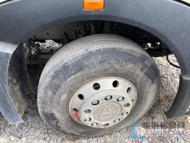 出售二手豪沃T7牵引车540马力，带液缓，国五排放