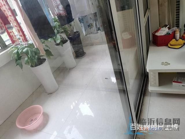 锦绣蓝山 精装三室两厅 客厅通阳台 证满五年