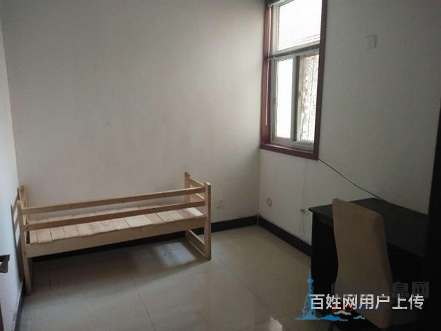 盛世阳光 市政供暖 带车库 免 税 三室 好楼层