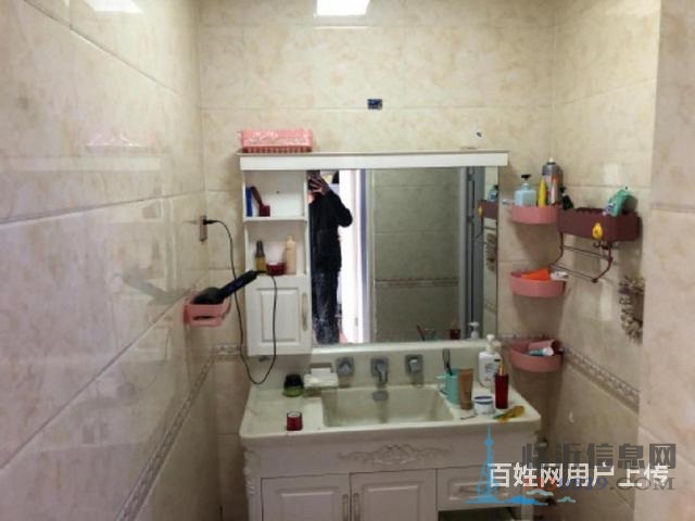 精装修证过二，清泉小区3室2厅1卫.到初中的上学的刚需房