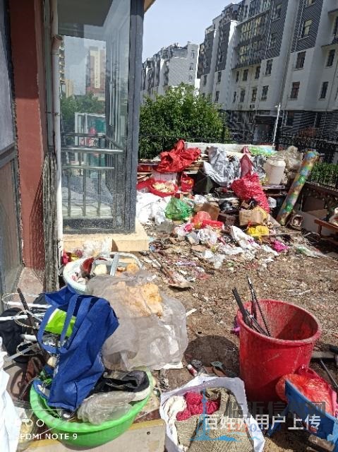 一楼带院3室一停一卫