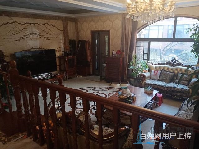 世纪新筑别墅 大边户 带车位 露台 边户 急售1250万过二