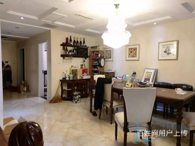 世纪新筑别墅 共三层 精装基本未住 带院子  房子真好呀