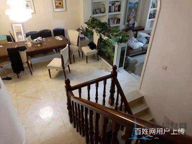 世纪新筑别墅 共三层 精装基本未住 带院子  房子真好呀