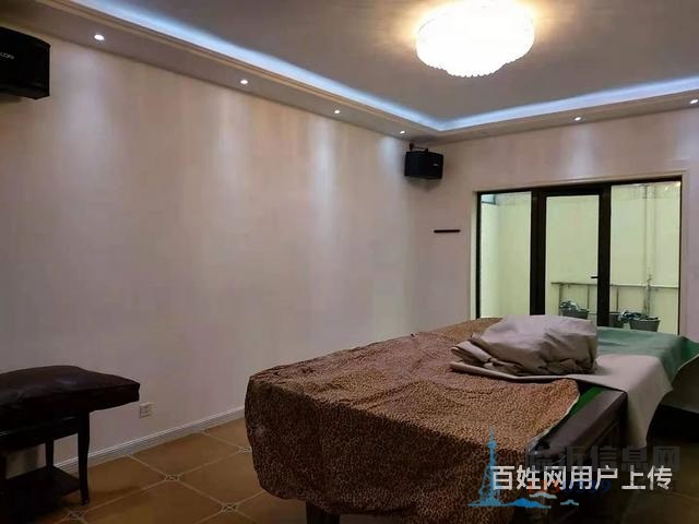 世纪新筑别墅 共三层 精装基本未住 带院子  房子真好呀