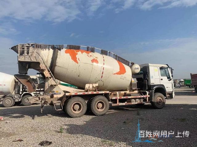 出售17年二手豪沃大14方搅拌车380力后八轮国五
