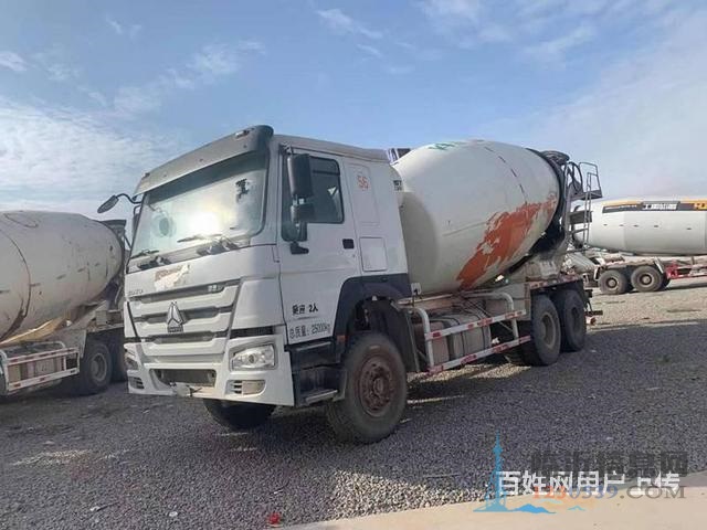 出售17年二手豪沃大14方搅拌车380力后八轮国五