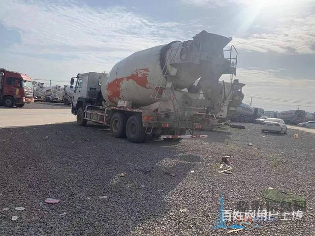 出售17年二手豪沃大14方搅拌车380力后八轮国五
