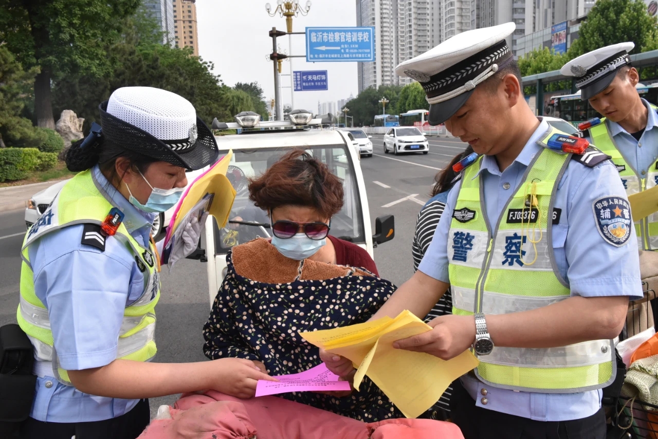 6月20日起临沂市交警部门将严查电动车不戴头盔行为！您的电动车头盔到底安全吗？