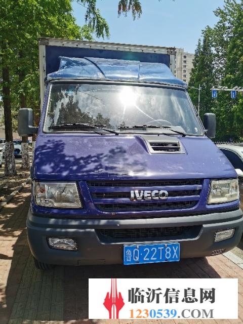 两台15年依维柯厢货