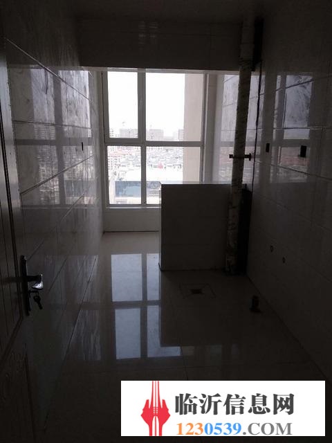真屋源 翡翠传奇 真实图片 精装杏园区学 市政供暖