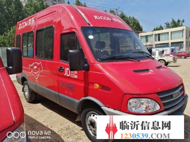 低转依维柯宝迪加长中型10座客车