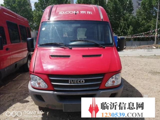 低转依维柯宝迪加长中型10座客车
