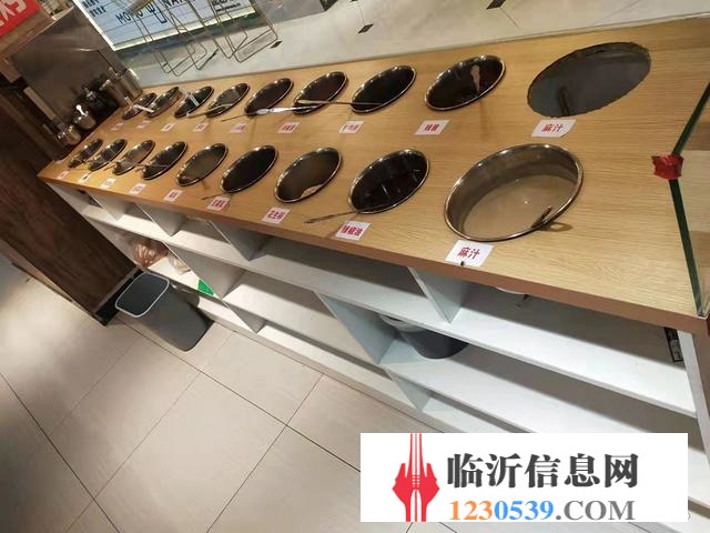 百丽广场  每天营业额3000元以上 旋转火锅