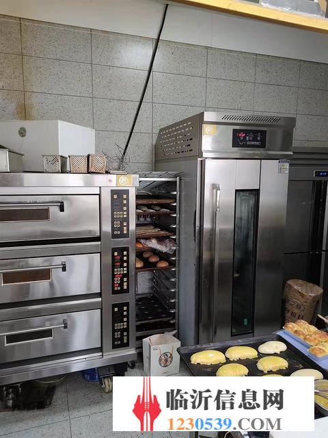 南坊实验中学对过 悦麦手工烘焙蛋糕店