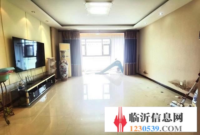 巧克丽都 多层 二楼精装修出售 双卫带车库  齐全交通方便