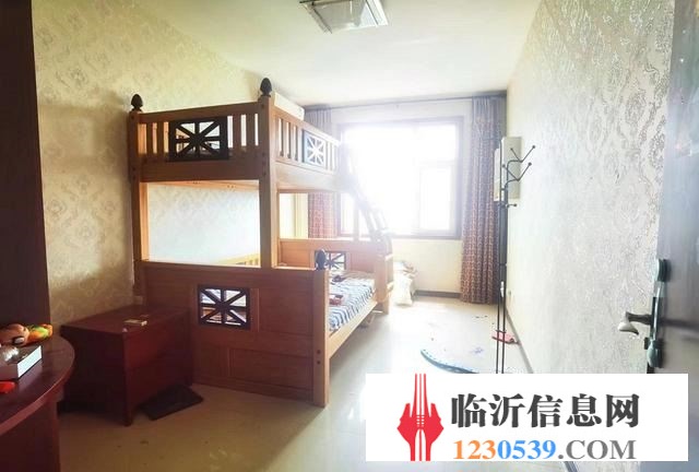 巧克丽都 多层 二楼精装修出售 双卫带车库  齐全交通方便