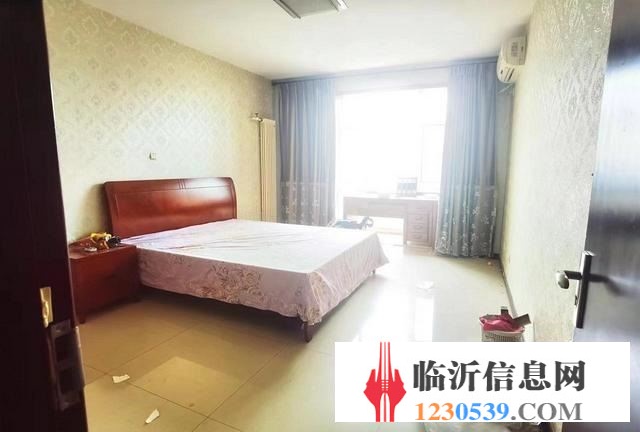 巧克丽都 多层 二楼精装修出售 双卫带车库  齐全交通方便
