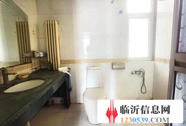 巧克丽都 多层 二楼精装修出售 双卫带车库  齐全交通方便