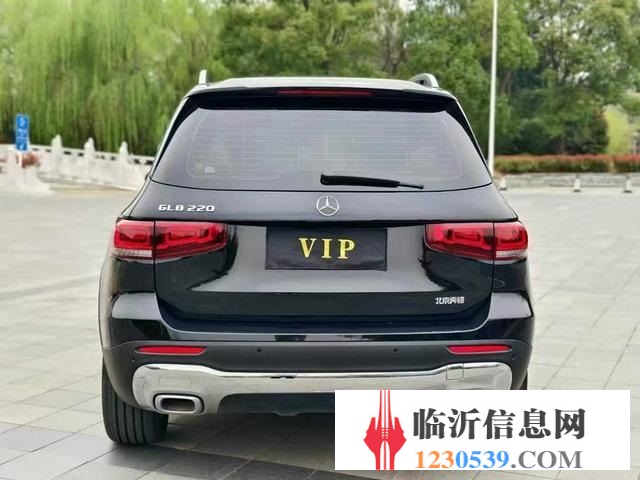 2023年奔驰GLB220